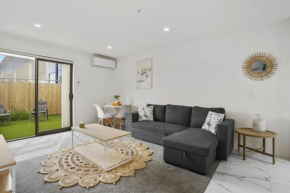 Central Chic - Christchurch Holiday Home